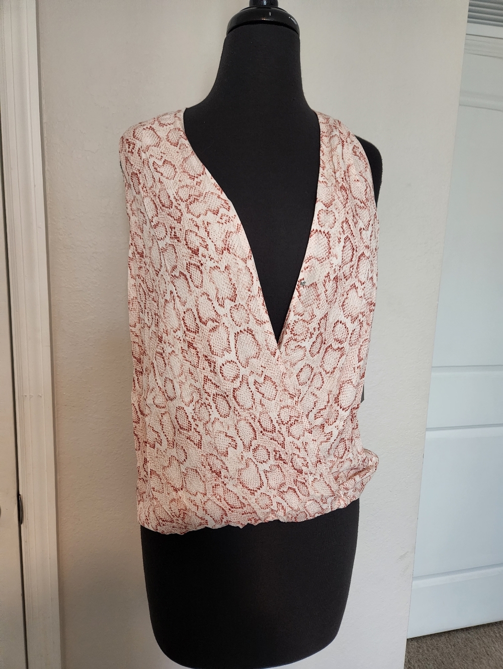 Tart Sleeveless V-Neck Camisole in Cream and Rust